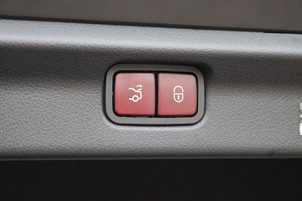 Mercedes-Benz EQE 350+ AMG Line Premium+ 96 kWh | Hyperscreen | Luchtvering | Achterasbesturing | Carbon | Distronic+ | Panoramadak | HUD | Verwarmd Stuurwiel | 22kW | Warmtepomp |