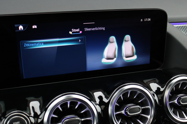 Mercedes-Benz GLA 250 e AMG Line | Distronic+ | Panoramadak | Memory | Verwarmd Stuurwiel | HUD | Keyless Go | Surround Camera | Multibeam LED | Augmented Reality |