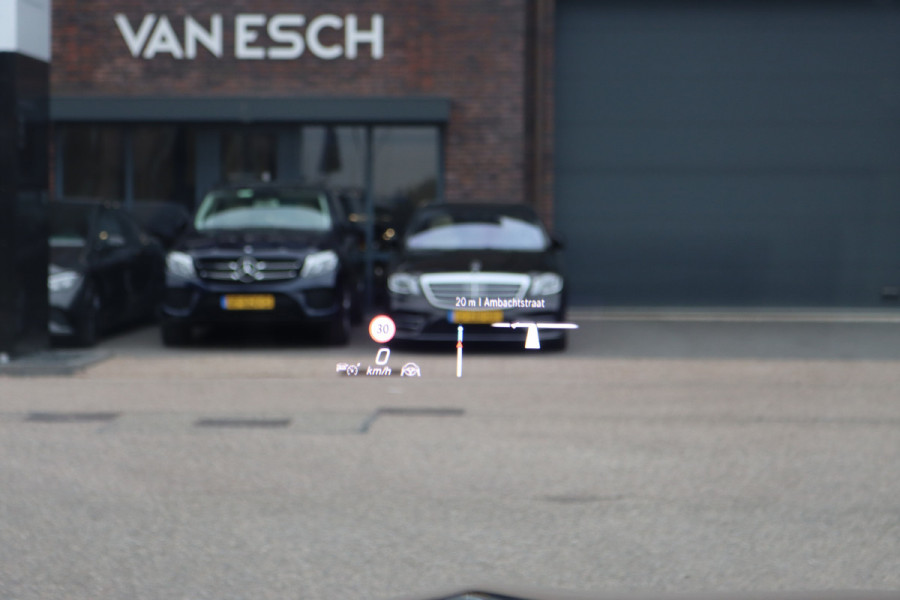 Mercedes-Benz GLA 250 e AMG Line | Distronic+ | Panoramadak | Memory | Verwarmd Stuurwiel | HUD | Keyless Go | Surround Camera | Multibeam LED | Augmented Reality |