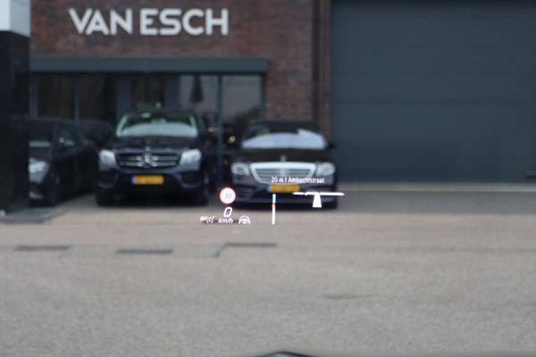 Mercedes-Benz GLA 250 e AMG Line | Distronic+ | Panoramadak | Memory | Verwarmd Stuurwiel | HUD | Keyless Go | Surround Camera | Multibeam LED | Augmented Reality |