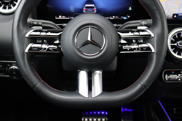 Mercedes-Benz GLA 250 e AMG Line | Distronic+ | Panoramadak | Memory | Verwarmd Stuurwiel | HUD | Keyless Go | Surround Camera | Multibeam LED | Augmented Reality |