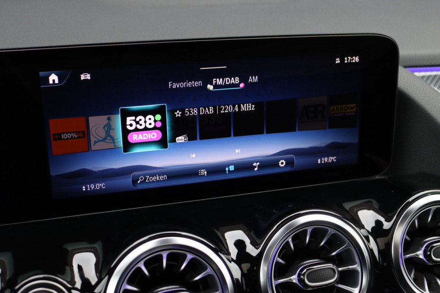 Mercedes-Benz GLA 250 e AMG Line | Distronic+ | Panoramadak | Memory | Verwarmd Stuurwiel | HUD | Keyless Go | Surround Camera | Multibeam LED | Augmented Reality |