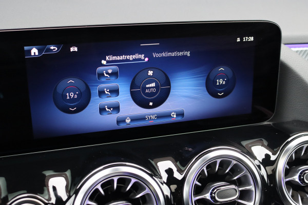 Mercedes-Benz GLA 250 e AMG Line | Distronic+ | Panoramadak | Memory | Verwarmd Stuurwiel | HUD | Keyless Go | Surround Camera | Multibeam LED | Augmented Reality |