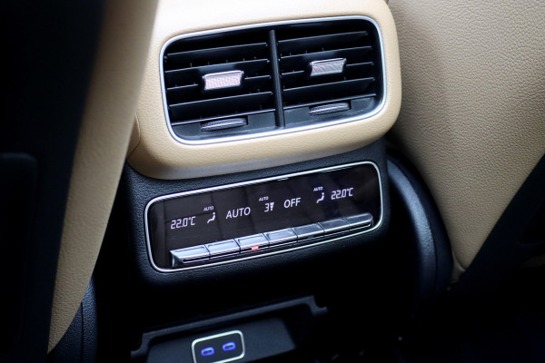 Mercedes-Benz GLE 400 e 4MATIC AMG Line Premium+ | Luchtvering | Distronic | Panoramadak | Trekhaak | Massage | Stoelventilatie | HUD | Surround Camera | Burmester | Vlakkenverwarming |