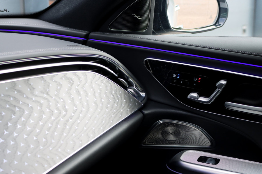 Mercedes-Benz E-Klasse Estate 300 de 4MATIC AMG Line | Luchtvering | Distronic+ | Massage | Nappa Leder | Trekhaak | Stoelventilatie | HUD | 3D-Display | Burmester | Panoramadak |