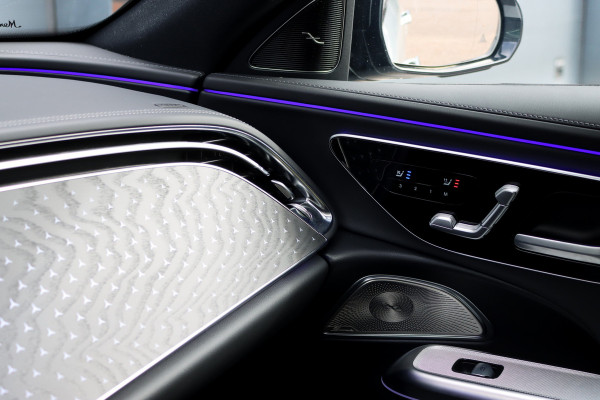 Mercedes-Benz E-Klasse Estate 300 de 4MATIC AMG Line | Luchtvering | Distronic+ | Massage | Nappa Leder | Trekhaak | Stoelventilatie | HUD | 3D-Display | Burmester | Panoramadak |
