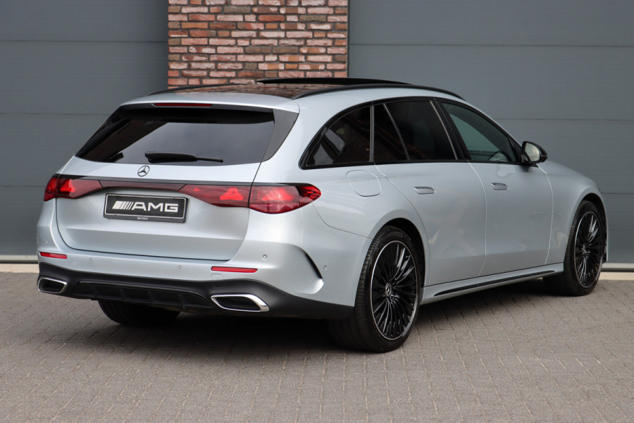 Mercedes-Benz E-Klasse Estate 300 de 4MATIC AMG Line | Luchtvering | Distronic+ | Massage | Nappa Leder | Trekhaak | Stoelventilatie | HUD | 3D-Display | Burmester | Panoramadak |