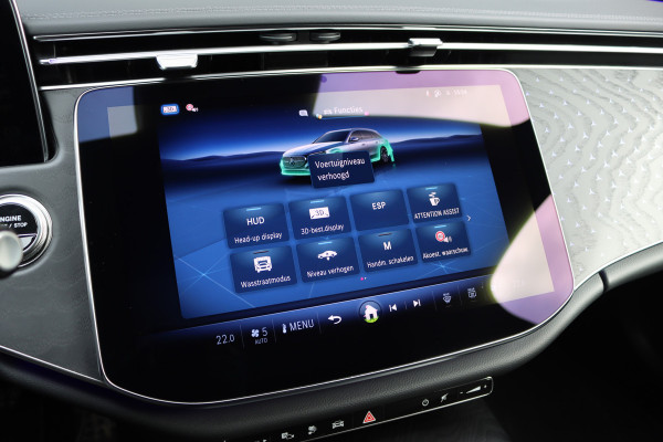 Mercedes-Benz E-Klasse Estate 300 de 4MATIC AMG Line | Luchtvering | Distronic+ | Massage | Nappa Leder | Trekhaak | Stoelventilatie | HUD | 3D-Display | Burmester | Panoramadak |