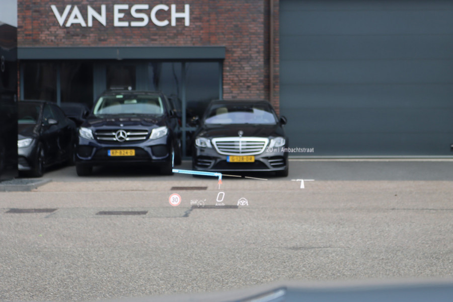 Mercedes-Benz E-Klasse Estate 300 de 4MATIC AMG Line | Luchtvering | Distronic+ | Massage | Nappa Leder | Trekhaak | Stoelventilatie | HUD | 3D-Display | Burmester | Panoramadak |