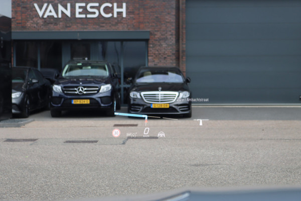 Mercedes-Benz E-Klasse Estate 300 de 4MATIC AMG Line | Luchtvering | Distronic+ | Massage | Nappa Leder | Trekhaak | Stoelventilatie | HUD | 3D-Display | Burmester | Panoramadak |