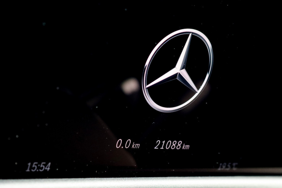Mercedes-Benz E-Klasse Estate 300 de 4MATIC AMG Line | Luchtvering | Distronic+ | Massage | Nappa Leder | Trekhaak | Stoelventilatie | HUD | 3D-Display | Burmester | Panoramadak |