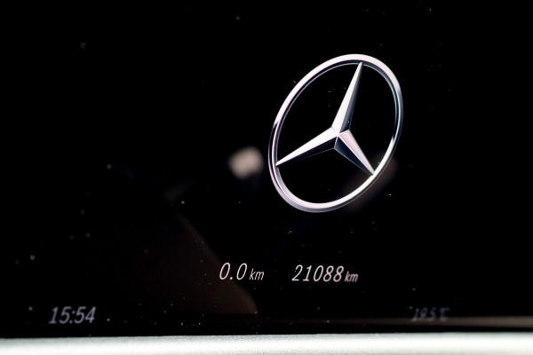 Mercedes-Benz E-Klasse Estate 300 de 4MATIC AMG Line | Luchtvering | Distronic+ | Massage | Nappa Leder | Trekhaak | Stoelventilatie | HUD | 3D-Display | Burmester | Panoramadak |