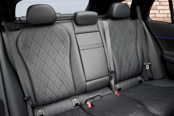 Mercedes-Benz E-Klasse Estate 300 de 4MATIC AMG Line | Luchtvering | Distronic+ | Massage | Nappa Leder | Trekhaak | Stoelventilatie | HUD | 3D-Display | Burmester | Panoramadak |