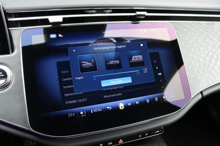 Mercedes-Benz E-Klasse Estate 300 de 4MATIC AMG Line | Luchtvering | Distronic+ | Massage | Nappa Leder | Trekhaak | Stoelventilatie | HUD | 3D-Display | Burmester | Panoramadak |