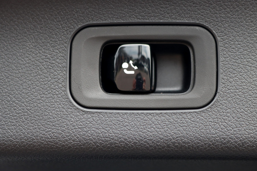 Mercedes-Benz E-Klasse Estate 300 de 4MATIC AMG Line | Luchtvering | Distronic+ | Massage | Nappa Leder | Trekhaak | Stoelventilatie | HUD | 3D-Display | Burmester | Panoramadak |