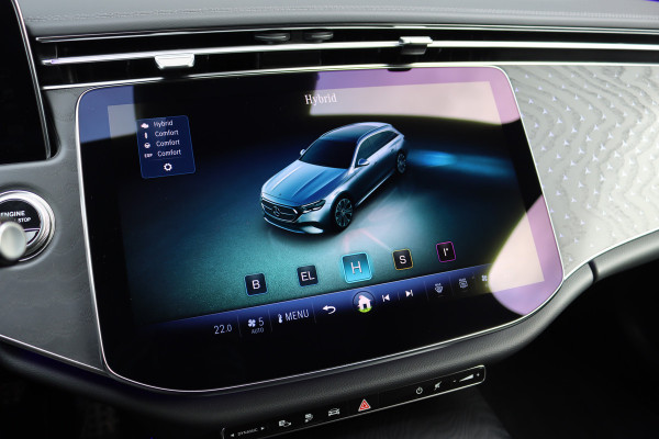 Mercedes-Benz E-Klasse Estate 300 de 4MATIC AMG Line | Luchtvering | Distronic+ | Massage | Nappa Leder | Trekhaak | Stoelventilatie | HUD | 3D-Display | Burmester | Panoramadak |