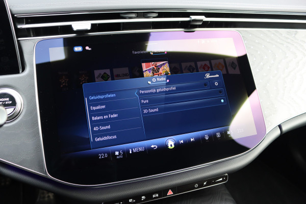 Mercedes-Benz E-Klasse Estate 300 de 4MATIC AMG Line | Luchtvering | Distronic+ | Massage | Nappa Leder | Trekhaak | Stoelventilatie | HUD | 3D-Display | Burmester | Panoramadak |