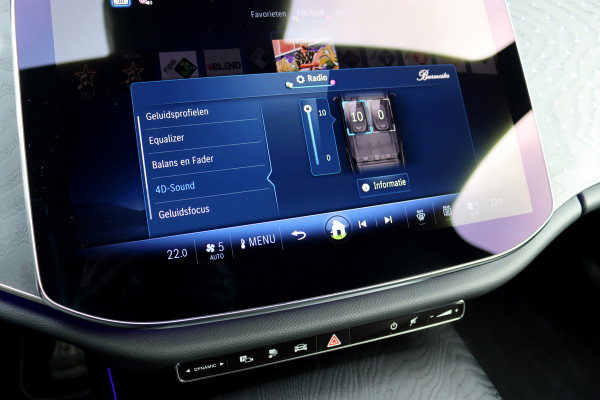 Mercedes-Benz E-Klasse Estate 300 de 4MATIC AMG Line | Luchtvering | Distronic+ | Massage | Nappa Leder | Trekhaak | Stoelventilatie | HUD | 3D-Display | Burmester | Panoramadak |