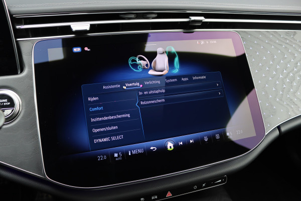 Mercedes-Benz E-Klasse Estate 300 de 4MATIC AMG Line | Luchtvering | Distronic+ | Massage | Nappa Leder | Trekhaak | Stoelventilatie | HUD | 3D-Display | Burmester | Panoramadak |