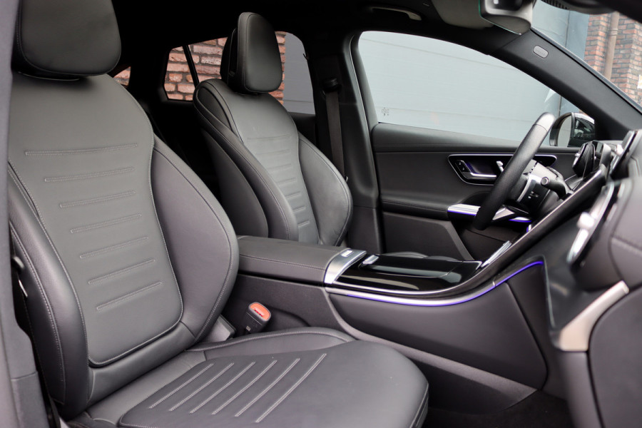Mercedes-Benz GLC Coupé 300e 4MATIC AMG Line | Distronic | Panoramadak | Trekhaak | Digital Light | Verwarmd Stuurwiel | Dodehoekassistent | Leder | Surround Camera | Nightpakket |