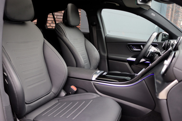 Mercedes-Benz GLC Coupé 300e 4MATIC AMG Line | Distronic | Panoramadak | Trekhaak | Digital Light | Verwarmd Stuurwiel | Dodehoekassistent | Leder | Surround Camera | Nightpakket |