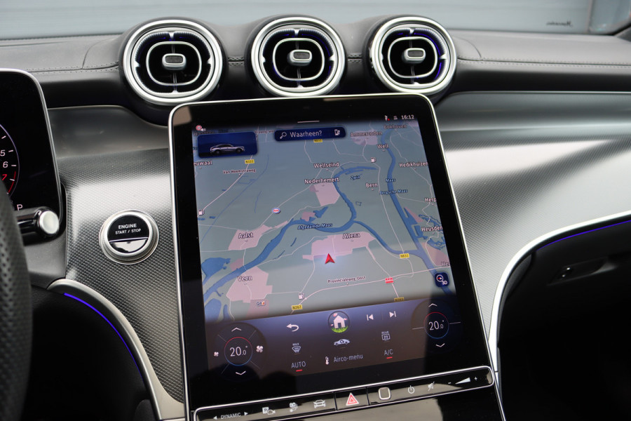 Mercedes-Benz GLC Coupé 300e 4MATIC AMG Line | Distronic | Panoramadak | Trekhaak | Digital Light | Verwarmd Stuurwiel | Dodehoekassistent | Leder | Surround Camera | Nightpakket |