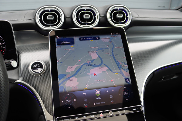 Mercedes-Benz GLC Coupé 300e 4MATIC AMG Line | Distronic | Panoramadak | Trekhaak | Digital Light | Verwarmd Stuurwiel | Dodehoekassistent | Leder | Surround Camera | Nightpakket |