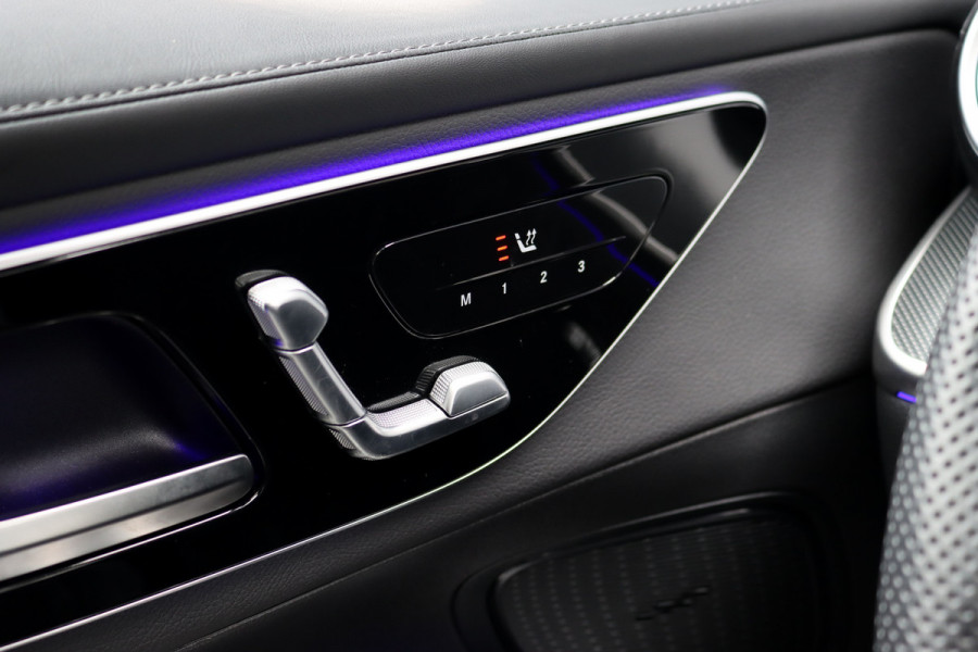 Mercedes-Benz GLC Coupé 300e 4MATIC AMG Line | Distronic | Panoramadak | Trekhaak | Digital Light | Verwarmd Stuurwiel | Dodehoekassistent | Leder | Surround Camera | Nightpakket |