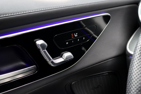 Mercedes-Benz GLC Coupé 300e 4MATIC AMG Line | Distronic | Panoramadak | Trekhaak | Digital Light | Verwarmd Stuurwiel | Dodehoekassistent | Leder | Surround Camera | Nightpakket |