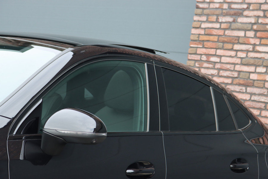 Mercedes-Benz GLC Coupé 300e 4MATIC AMG Line | Distronic | Panoramadak | Trekhaak | Digital Light | Verwarmd Stuurwiel | Dodehoekassistent | Leder | Surround Camera | Nightpakket |