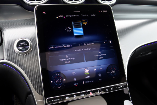 Mercedes-Benz GLC Coupé 300e 4MATIC AMG Line | Distronic | Panoramadak | Trekhaak | Digital Light | Verwarmd Stuurwiel | Dodehoekassistent | Leder | Surround Camera | Nightpakket |