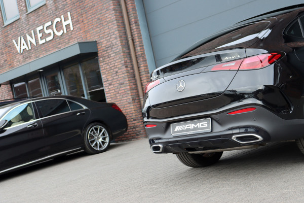 Mercedes-Benz GLC Coupé 300e 4MATIC AMG Line | Distronic | Panoramadak | Trekhaak | Digital Light | Verwarmd Stuurwiel | Dodehoekassistent | Leder | Surround Camera | Nightpakket |