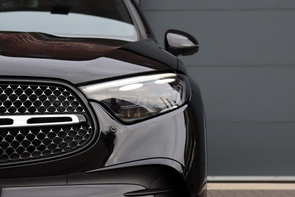 Mercedes-Benz GLC Coupé 300e 4MATIC AMG Line | Distronic | Panoramadak | Trekhaak | Digital Light | Verwarmd Stuurwiel | Dodehoekassistent | Leder | Surround Camera | Nightpakket |