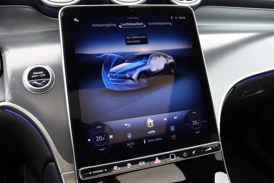 Mercedes-Benz GLC Coupé 300e 4MATIC AMG Line | Distronic | Panoramadak | Trekhaak | Digital Light | Verwarmd Stuurwiel | Dodehoekassistent | Leder | Surround Camera | Nightpakket |