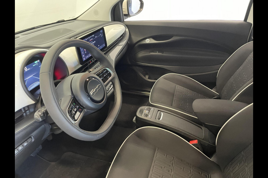 Fiat 500E Comfort Style 3+1 42 kWh 244km actieradius | Navigatie | Apple Carplay/Android Auto | Camera | Parkeersensoren | Blind Spot Assist | Stoelverwarming | Lichtmetalen velgen | Ledverlichting | Climate Control