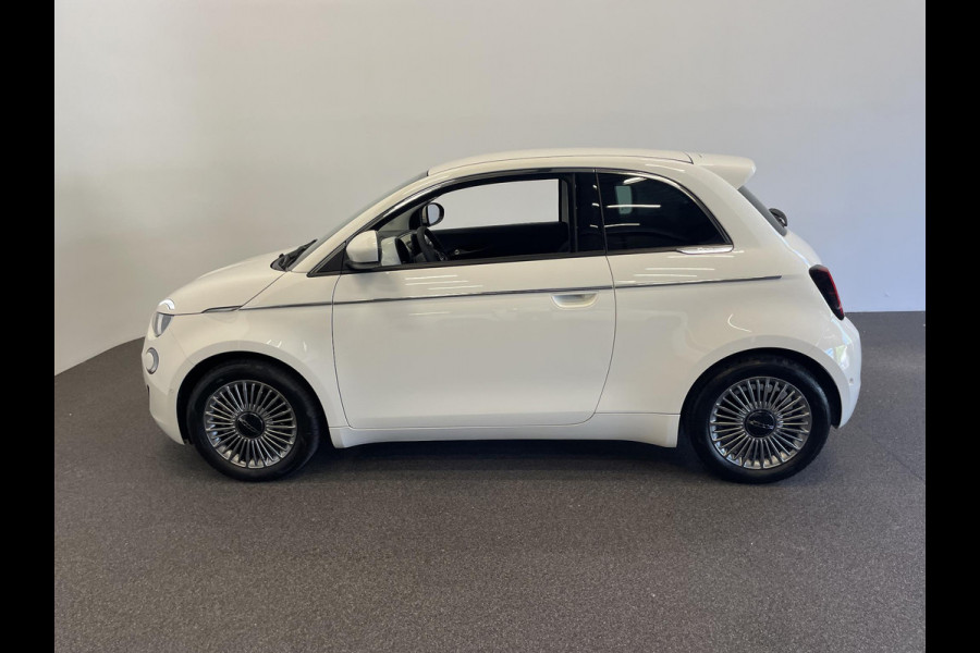 Fiat 500E Comfort Style 3+1 42 kWh 244km actieradius | Navigatie | Apple Carplay/Android Auto | Camera | Parkeersensoren | Blind Spot Assist | Stoelverwarming | Lichtmetalen velgen | Ledverlichting | Climate Control