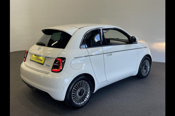 Fiat 500E Comfort Style 3+1 42 kWh 244km actieradius | Navigatie | Apple Carplay/Android Auto | Camera | Parkeersensoren | Blind Spot Assist | Stoelverwarming | Lichtmetalen velgen | Ledverlichting | Climate Control