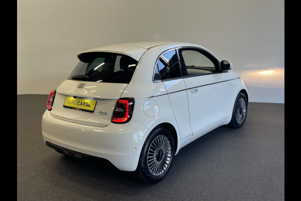 Fiat 500E Comfort Style 3+1 42 kWh 244km actieradius | Navigatie | Apple Carplay/Android Auto | Camera | Parkeersensoren | Blind Spot Assist | Stoelverwarming | Lichtmetalen velgen | Ledverlichting | Climate Control