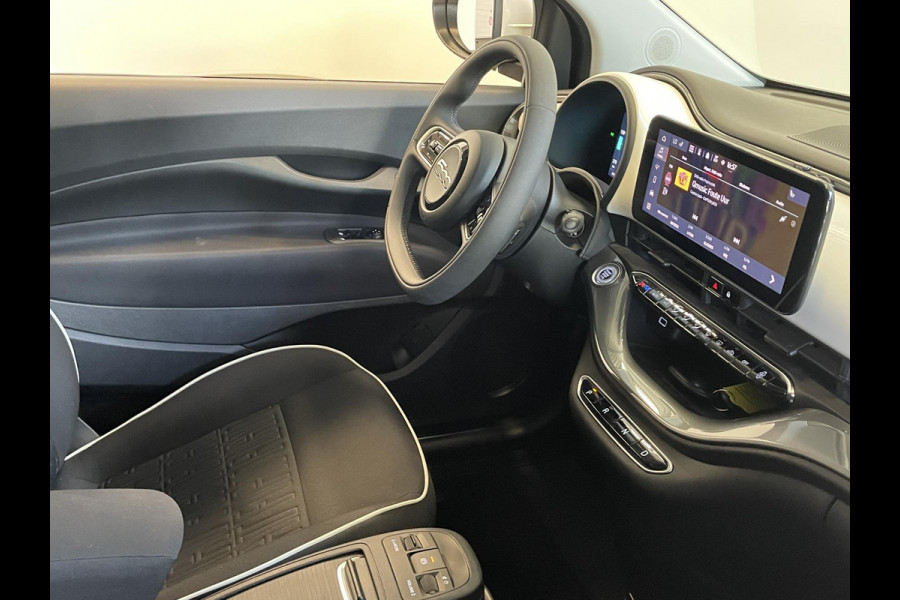Fiat 500E Comfort Style 3+1 42 kWh 244km actieradius | Navigatie | Apple Carplay/Android Auto | Camera | Parkeersensoren | Blind Spot Assist | Stoelverwarming | Lichtmetalen velgen | Ledverlichting | Climate Control