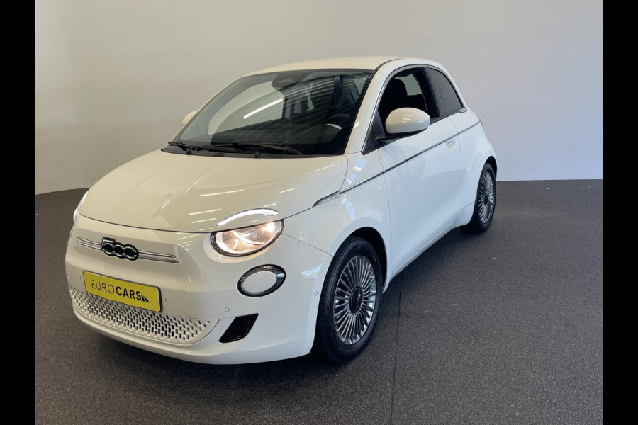 Fiat 500E Comfort Style 3+1 42 kWh 244km actieradius | Navigatie | Apple Carplay/Android Auto | Camera | Parkeersensoren | Blind Spot Assist | Stoelverwarming | Lichtmetalen velgen | Ledverlichting | Climate Control