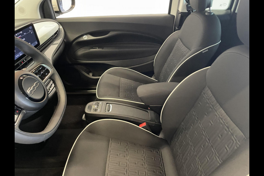 Fiat 500E Comfort Style 3+1 42 kWh 244km actieradius | Navigatie | Apple Carplay/Android Auto | Camera | Parkeersensoren | Blind Spot Assist | Stoelverwarming | Lichtmetalen velgen | Ledverlichting | Climate Control