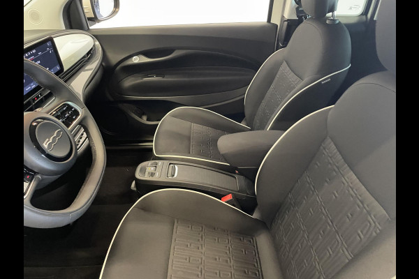 Fiat 500E Comfort Style 3+1 42 kWh 244km actieradius | Navigatie | Apple Carplay/Android Auto | Camera | Parkeersensoren | Blind Spot Assist | Stoelverwarming | Lichtmetalen velgen | Ledverlichting | Climate Control