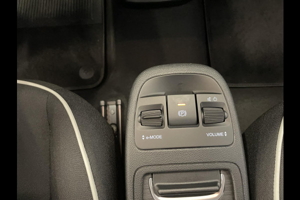 Fiat 500E Comfort Style 3+1 42 kWh 244km actieradius | Navigatie | Apple Carplay/Android Auto | Camera | Parkeersensoren | Blind Spot Assist | Stoelverwarming | Lichtmetalen velgen | Ledverlichting | Climate Control