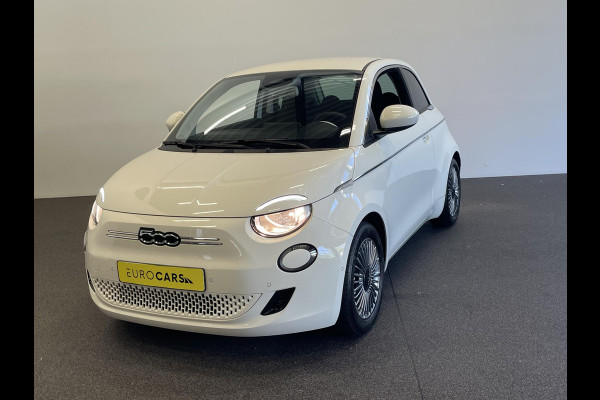 Fiat 500E Comfort Style 3+1 42 kWh 244km actieradius | Navigatie | Apple Carplay/Android Auto | Camera | Parkeersensoren | Blind Spot Assist | Stoelverwarming | Lichtmetalen velgen | Ledverlichting | Climate Control