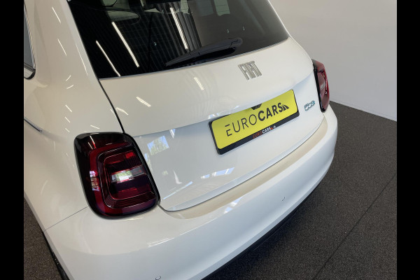 Fiat 500E Comfort Style 3+1 42 kWh 244km actieradius | Navigatie | Apple Carplay/Android Auto | Camera | Parkeersensoren | Blind Spot Assist | Stoelverwarming | Lichtmetalen velgen | Ledverlichting | Climate Control