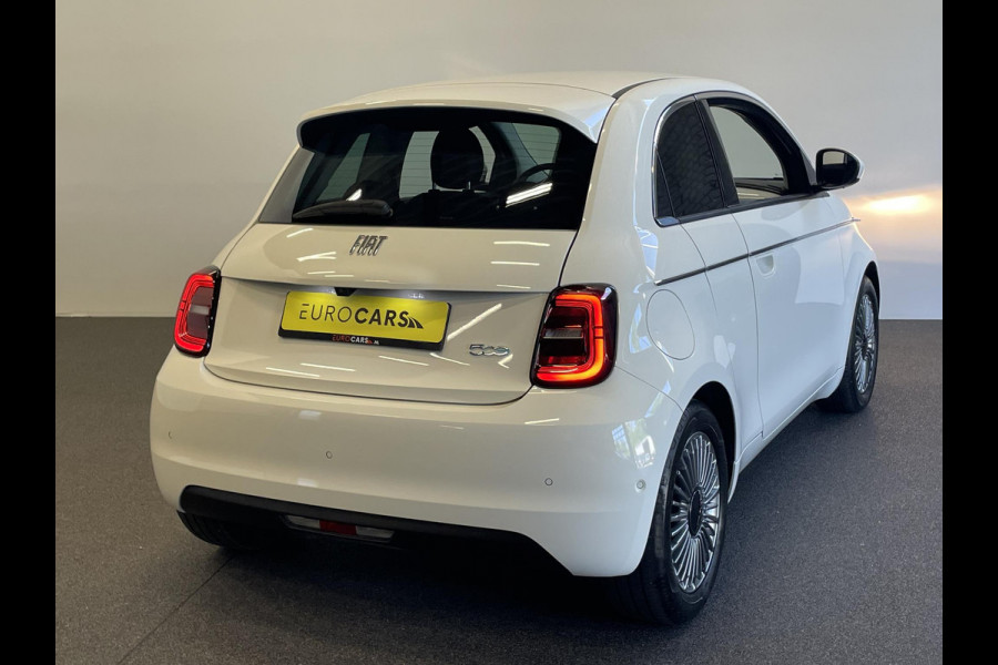 Fiat 500E Comfort Style 3+1 42 kWh 244km actieradius | Navigatie | Apple Carplay/Android Auto | Camera | Parkeersensoren | Blind Spot Assist | Stoelverwarming | Lichtmetalen velgen | Ledverlichting | Climate Control