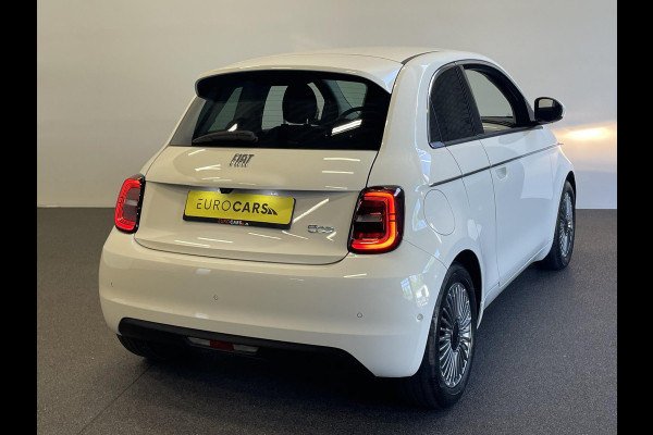 Fiat 500E Comfort Style 3+1 42 kWh 244km actieradius | Navigatie | Apple Carplay/Android Auto | Camera | Parkeersensoren | Blind Spot Assist | Stoelverwarming | Lichtmetalen velgen | Ledverlichting | Climate Control