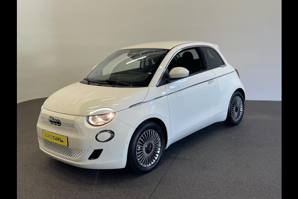 Fiat 500E Comfort Style 3+1 42 kWh 244km actieradius | Navigatie | Apple Carplay/Android Auto | Camera | Parkeersensoren | Blind Spot Assist | Stoelverwarming | Lichtmetalen velgen | Ledverlichting | Climate Control