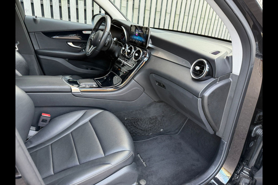Mercedes-Benz GLC 200 / Panodak / Leer / Camera / Facelift