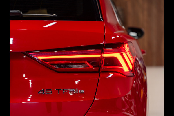 Audi Q3 45 TFSI e S-Line, Matrix Led, Apple Carplay, Virtual Cockpit, Plug in, Cam, ACC, Clima, Blind Spot, Voll Onderhoud